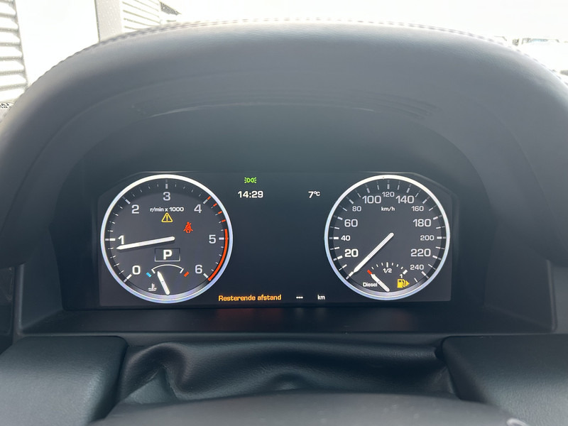 Land Rover Range Rover Vogue TD V8 / 2 Seats / Leder / APK TUV 05-26 - Small van: picture 5 Land Rover Range Rover Vogue TD V8 / 2 Seats / Leder / APK TUV 05-26 - Small van: picture 5