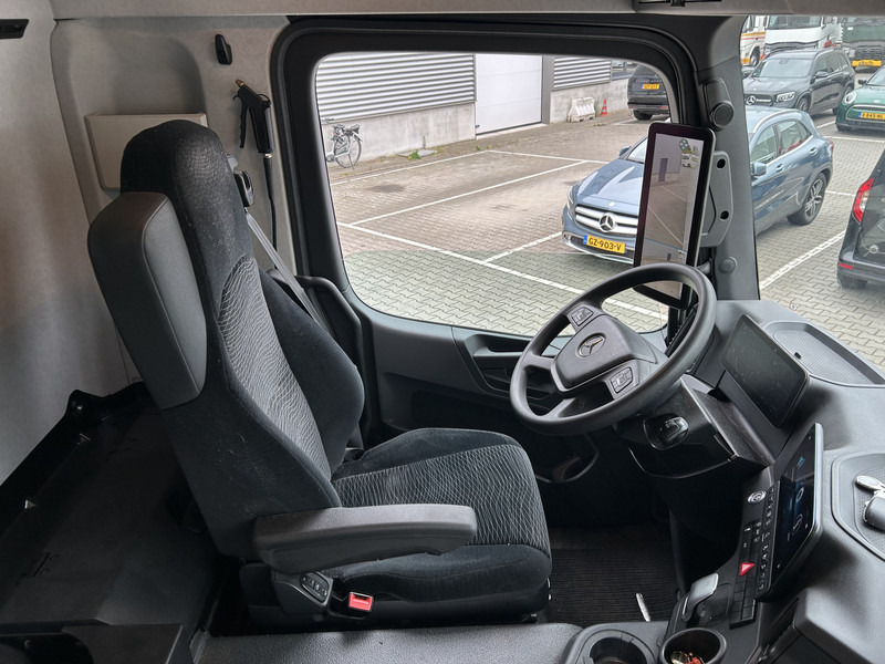 Mercedes-Benz Actros 2124 / Carrier Koeler -30 gr / Cheraeu / Laadklep / APK 01-26 - Refrigerated truck: picture 3 Mercedes-Benz Actros 2124 / Carrier Koeler -30 gr / Cheraeu / Laadklep / APK 01-26 - Refrigerated truck: picture 3