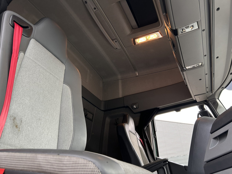 Curtain side truck Renault T 380 Comfort / 820 dkm / Curtainside / Loadlift / APK TUV 02-26: picture 8