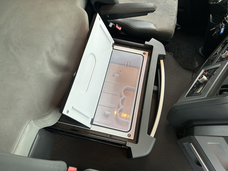 Curtain side truck Renault T 380 Comfort / 820 dkm / Curtainside / Loadlift / APK TUV 02-26: picture 6