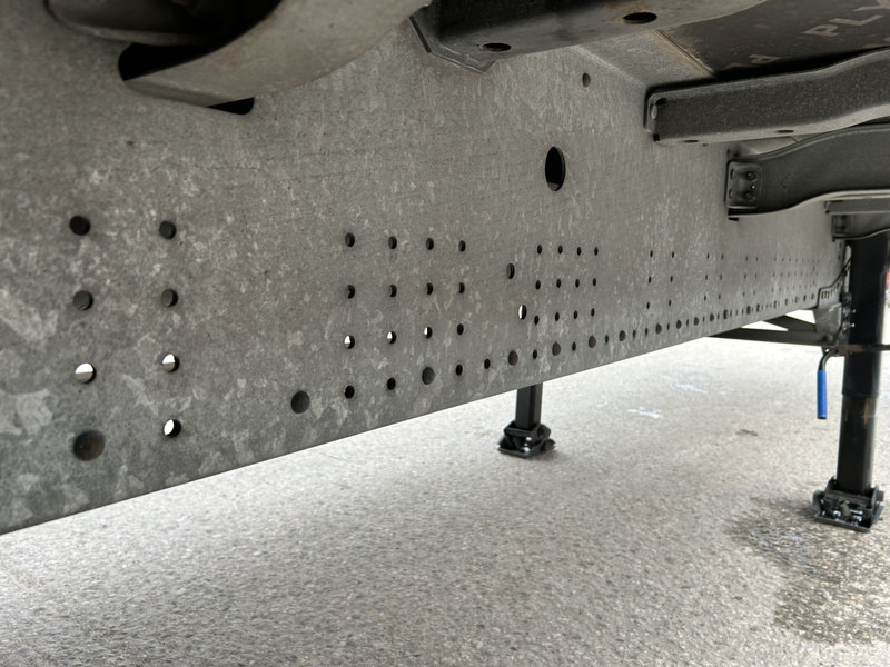 Curtainsider semi-trailer Schmitz Cargobull SCB S3T / Schuifzeil / Kooi Aap / Lift + Stuuras / APK 05-26: picture 14 Curtainsider semi-trailer Schmitz Cargobull SCB S3T / Schuifzeil / Kooi Aap / Lift + Stuuras / APK 05-26: picture 14