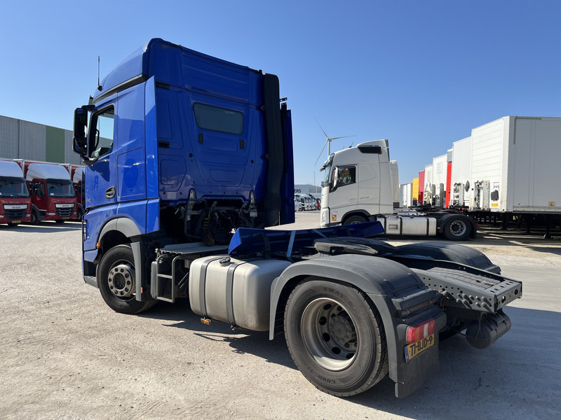 Tractor unit Mercedes-Benz Actros 1842 Streamspace / 945 dkm / 2 Tanks / NL Truck: picture 20