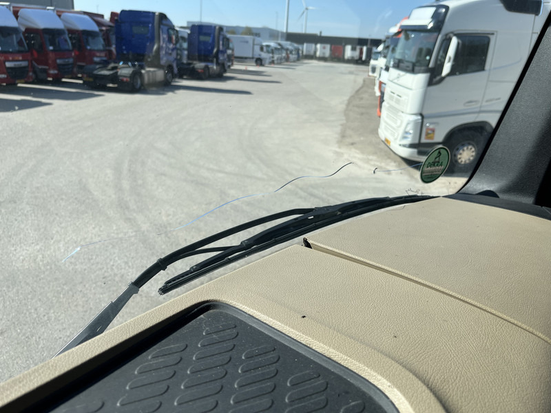 Tractor unit Mercedes-Benz Actros 1842 Streamspace / 945 dkm / 2 Tanks / NL Truck: picture 11