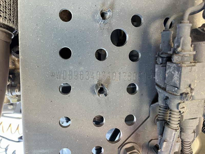 Tractor unit Mercedes-Benz Actros 1842 Streamspace / 945 dkm / 2 Tanks / NL Truck: picture 16