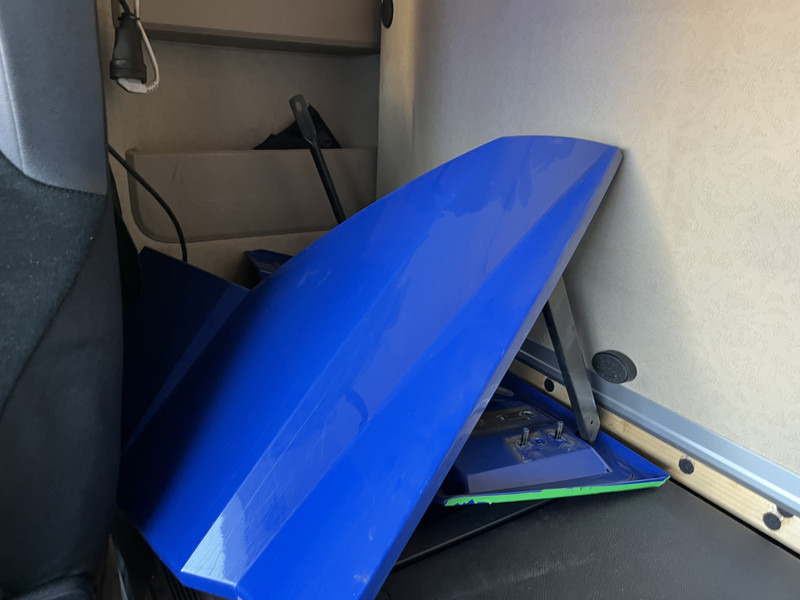 Tractor unit Mercedes-Benz Actros 1842 Streamspace / 945 dkm / 2 Tanks / NL Truck: picture 9