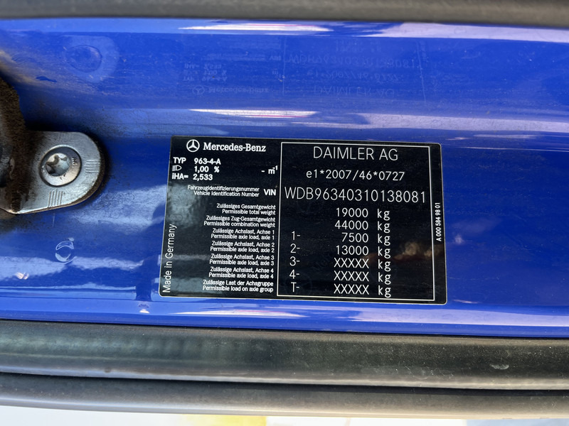 Tractor unit Mercedes-Benz Actros 1842 Streamspace / 945 dkm / 2 Tanks / NL Truck: picture 17