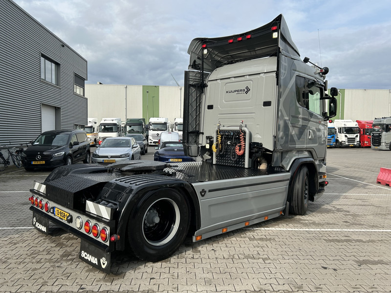 Scania R520 V8 / Showtruck / Buffl Special Interior / Vol Lucht / Retarder - Tractor unit: picture 2 Scania R520 V8 / Showtruck / Buffl Special Interior / Vol Lucht / Retarder - Tractor unit: picture 2
