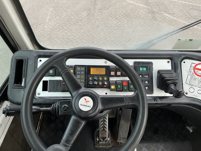 Terberg YT 182 / Cummins - Allison / 2007 / Terminal Tractor - Tractor unit: picture 3 Terberg YT 182 / Cummins - Allison / 2007 / Terminal Tractor - Tractor unit: picture 3