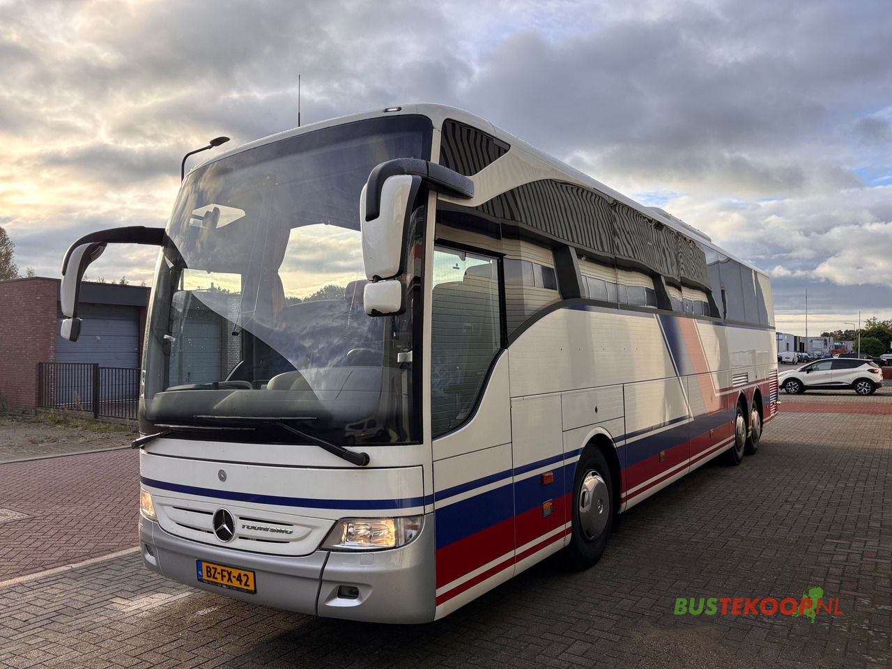 Mercedes Tourismo 16 RHD-M 57 Pl. - Coach: picture 3 Mercedes Tourismo 16 RHD-M 57 Pl. - Coach: picture 3