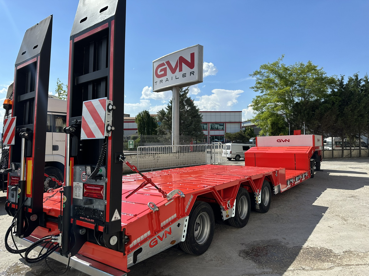 New Low loader semi-trailer GVN Trailer 3 AXLE HYDRAULIC PLATFORM LOWBED: picture 14