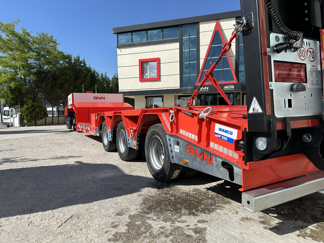 New Low loader semi-trailer GVN Trailer 3 AXLE HYDRAULIC PLATFORM LOWBED: picture 12