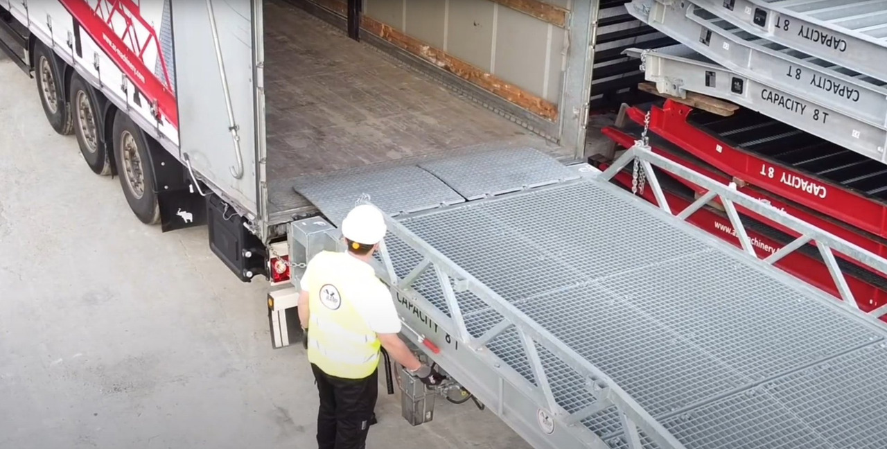 Loading Ramp with with hydraulic tilting bridge - AZ RAMP - STAR- 12T FULL GALVA - Loading ramp: picture 4 Loading Ramp with with hydraulic tilting bridge - AZ RAMP - STAR- 12T FULL GALVA - Loading ramp: picture 4