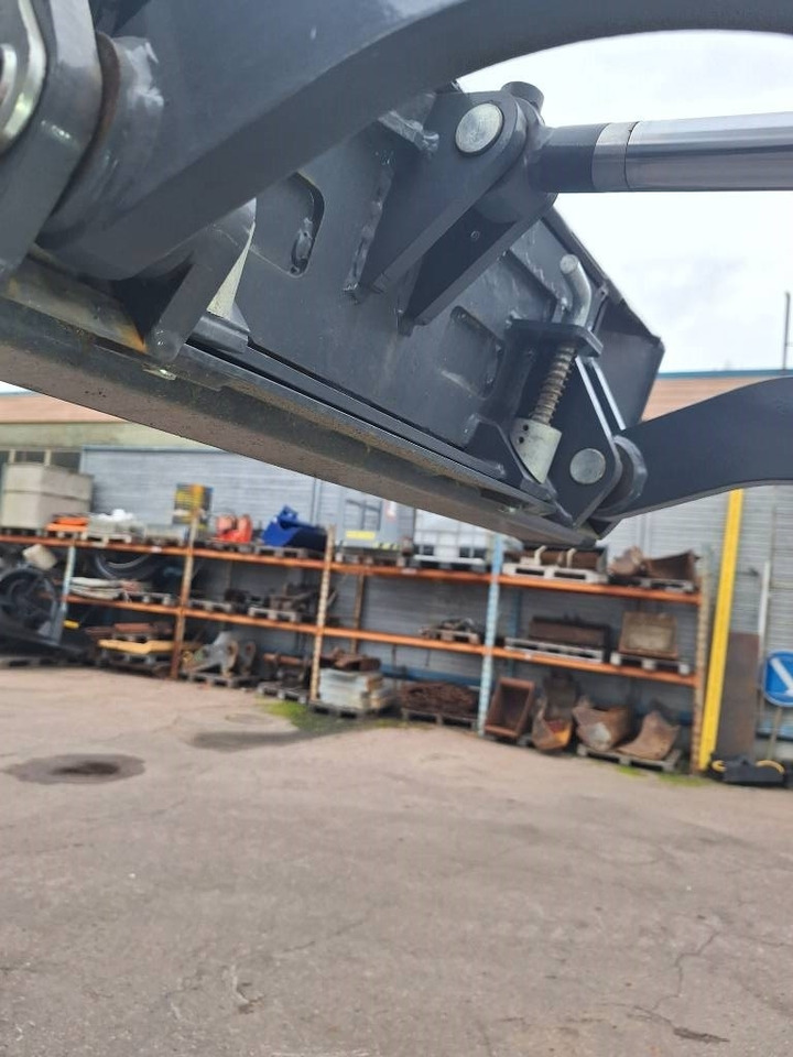 BTTL St25m-6 - Crawler loader: picture 4 BTTL St25m-6 - Crawler loader: picture 4