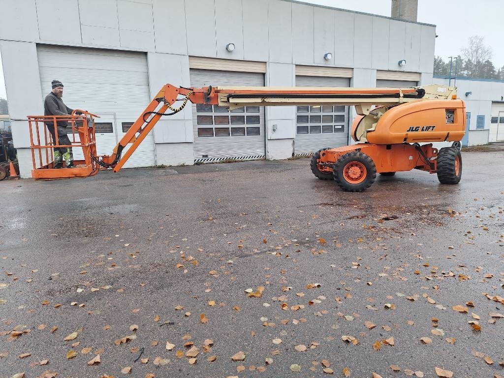 JLG 660 SJ 4x4x4 - Articulated boom lift: picture 3 JLG 660 SJ 4x4x4 - Articulated boom lift: picture 3