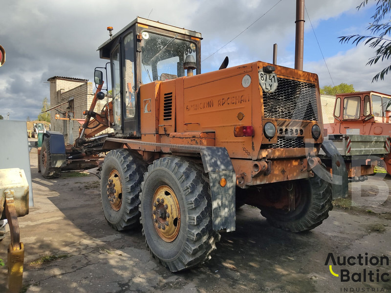 Brianskij Arsenal GS-14.02 - Grader: picture 3 Brianskij Arsenal GS-14.02 - Grader: picture 3