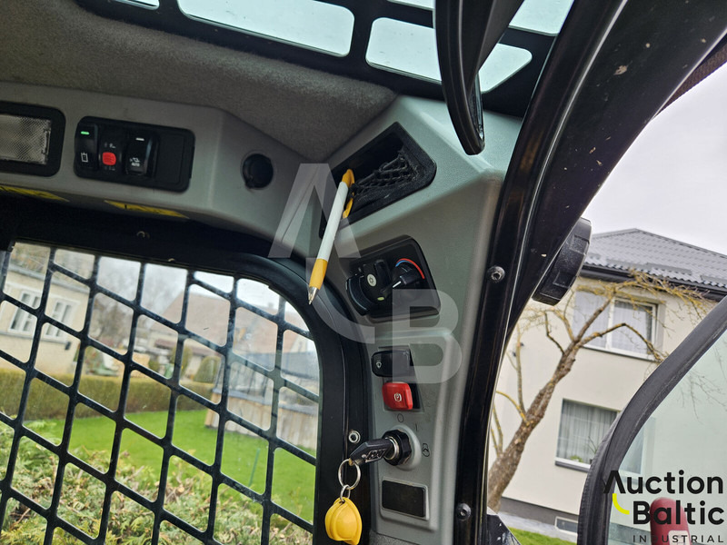 Skid steer loader Caterpillar 242 D 3: picture 9