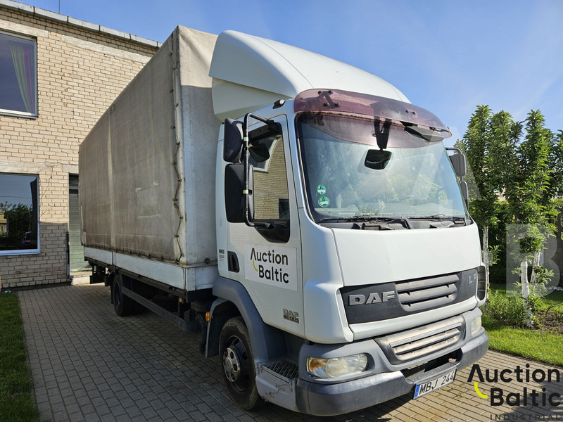 DAF 45.160 - Curtain side truck: picture 2 DAF 45.160 - Curtain side truck: picture 2