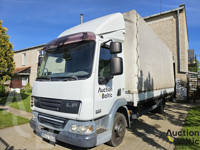 DAF 45.160 - Curtain side truck: picture 1 DAF 45.160 - Curtain side truck: picture 1