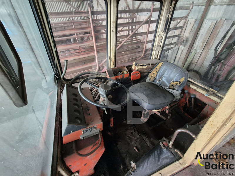 EO-2621 - Backhoe loader: picture 5 EO-2621 - Backhoe loader: picture 5