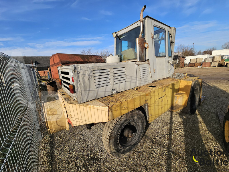 FORKLIFT - Rough terrain forklift: picture 4 FORKLIFT - Rough terrain forklift: picture 4