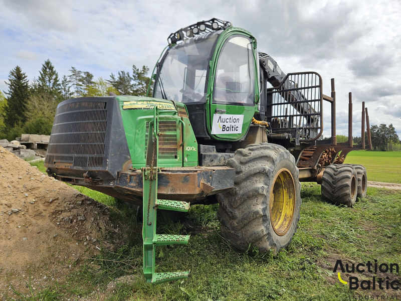 John Deere 1010 E - Forestry trailer: picture 1 John Deere 1010 E - Forestry trailer: picture 1
