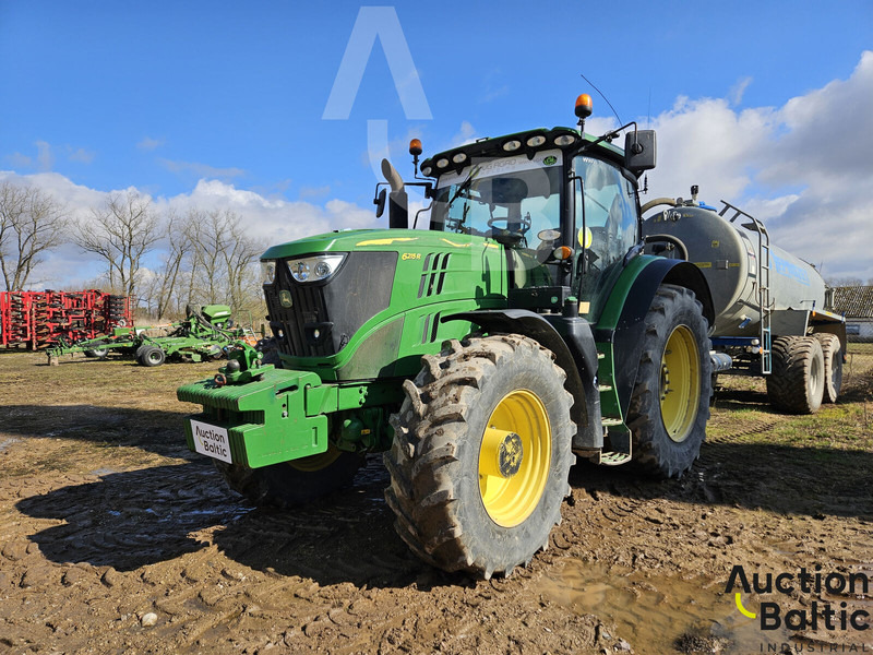 John Deere 6215 R - Farm tractor: picture 1 John Deere 6215 R - Farm tractor: picture 1