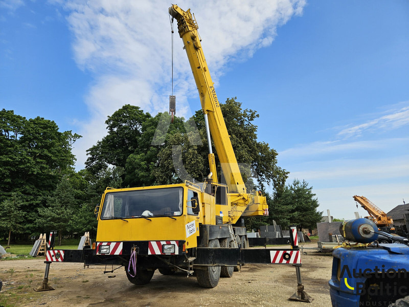 Liebherr LTM 1060 - Truck mounted crane: picture 3 Liebherr LTM 1060 - Truck mounted crane: picture 3