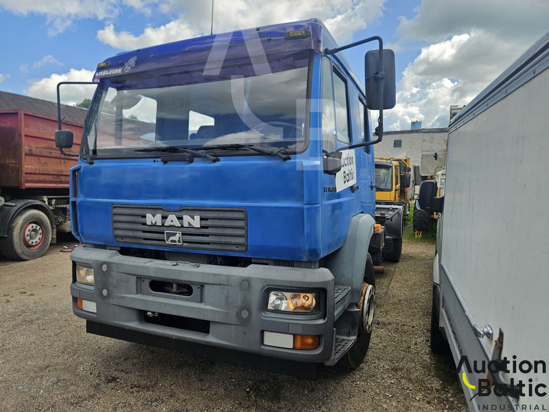 MAN 18.225 - Cab chassis truck: picture 2 MAN 18.225 - Cab chassis truck: picture 2
