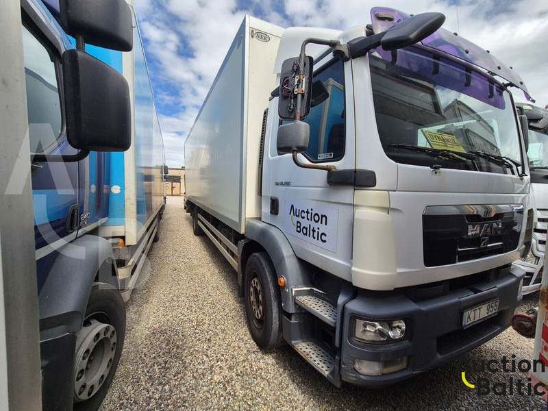 MAN 18.290 - Box truck: picture 2 MAN 18.290 - Box truck: picture 2