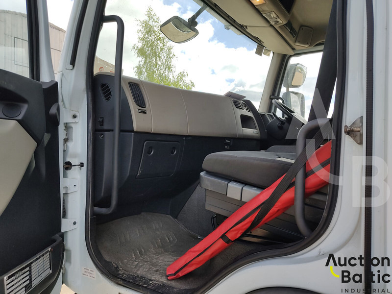 Renault Premium - Car transporter truck: picture 5 Renault Premium - Car transporter truck: picture 5