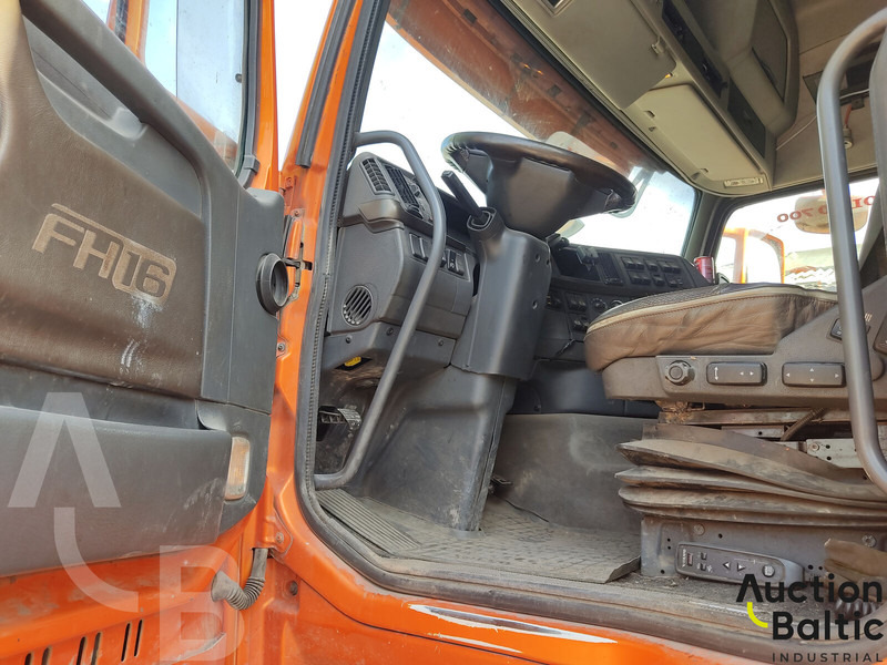 Volvo FH16 - Timber truck, Crane truck: picture 5 Volvo FH16 - Timber truck, Crane truck: picture 5