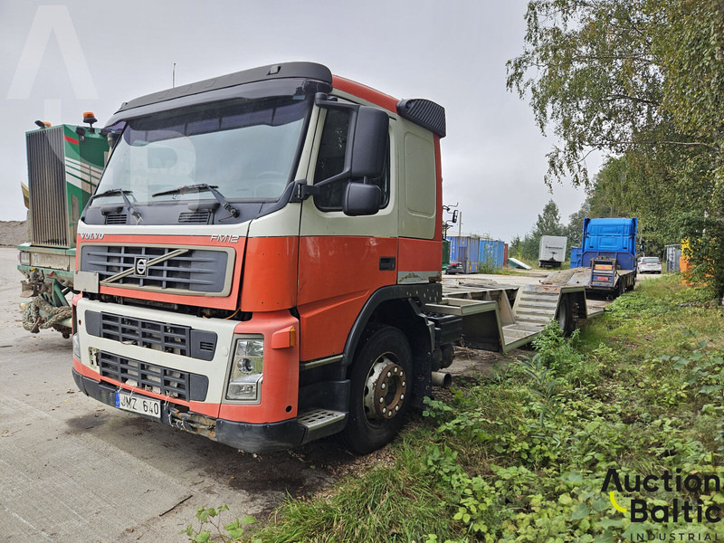 Volvo FM12 - Car transporter truck: picture 2 Volvo FM12 - Car transporter truck: picture 2