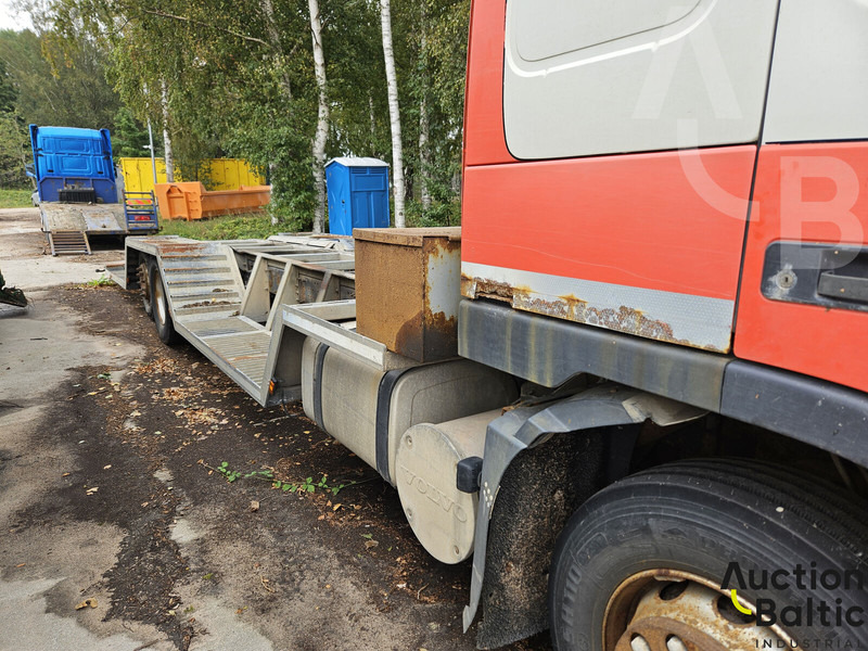Volvo FM12 - Car transporter truck: picture 3 Volvo FM12 - Car transporter truck: picture 3