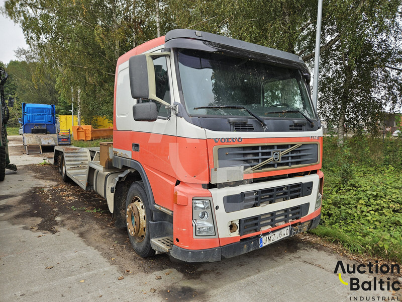 Volvo FM12 - Car transporter truck: picture 1 Volvo FM12 - Car transporter truck: picture 1
