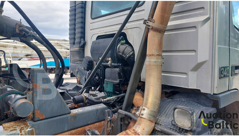 Concrete mixer truck Volvo FM12: picture 12