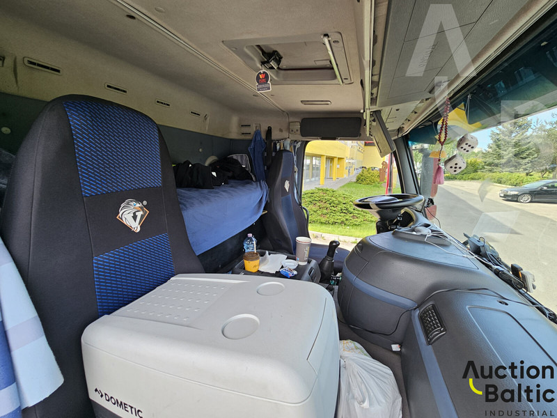 Volvo FM440 - Car transporter truck: picture 5 Volvo FM440 - Car transporter truck: picture 5