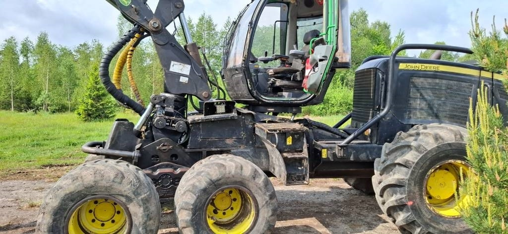 John Deere 1070 E - Forestry harvester: picture 3 John Deere 1070 E - Forestry harvester: picture 3