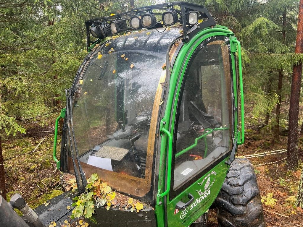 Forestry harvester John Deere 1170 E: picture 10