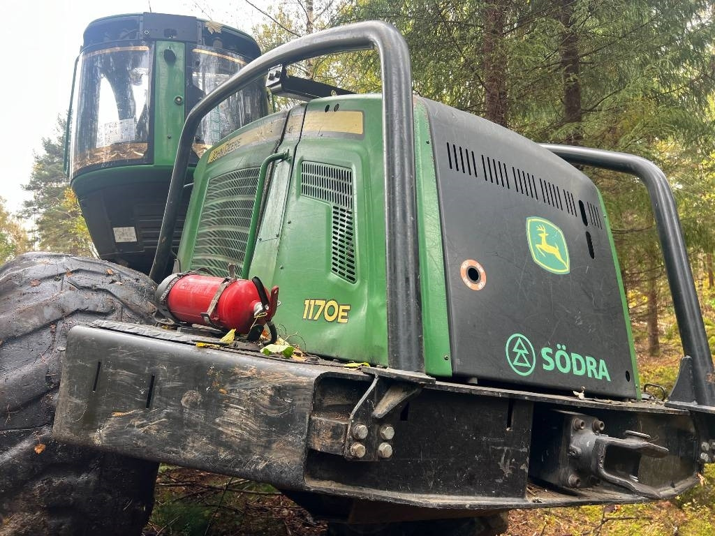 Forestry harvester John Deere 1170 E: picture 8