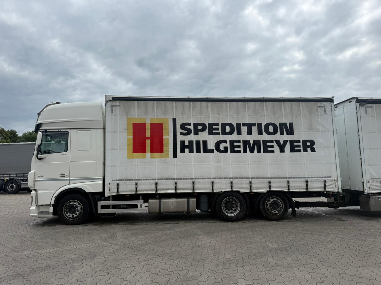DAF XF 480 FAN LowDeck 6x2 Jumbo Inklusive Anhänger - Curtain side truck, Curtainsider trailer: picture 3 DAF XF 480 FAN LowDeck 6x2 Jumbo Inklusive Anhänger - Curtain side truck, Curtainsider trailer: picture 3