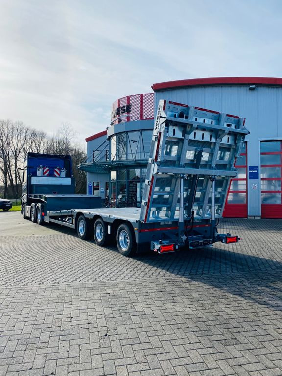 Gabelstapler/Arbeitsbühnentransporter Klapprampe - Low loader semi-trailer: picture 2 Gabelstapler/Arbeitsbühnentransporter Klapprampe - Low loader semi-trailer: picture 2