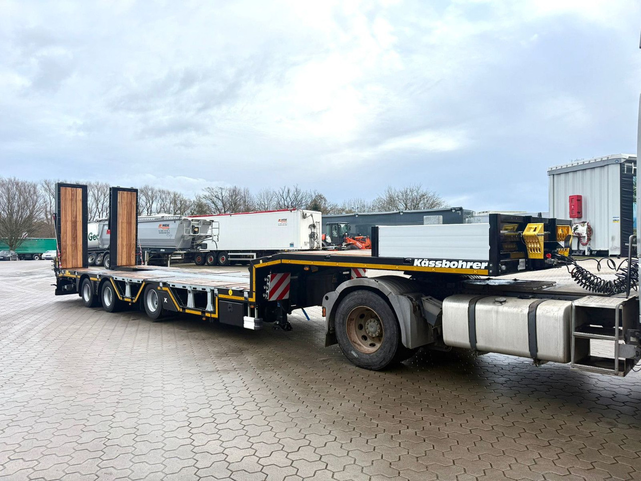 Kässbohrer SLAR3 Tele Tiefbett Radmulden metallisiert - Low loader semi-trailer: picture 4 Kässbohrer SLAR3 Tele Tiefbett Radmulden metallisiert - Low loader semi-trailer: picture 4