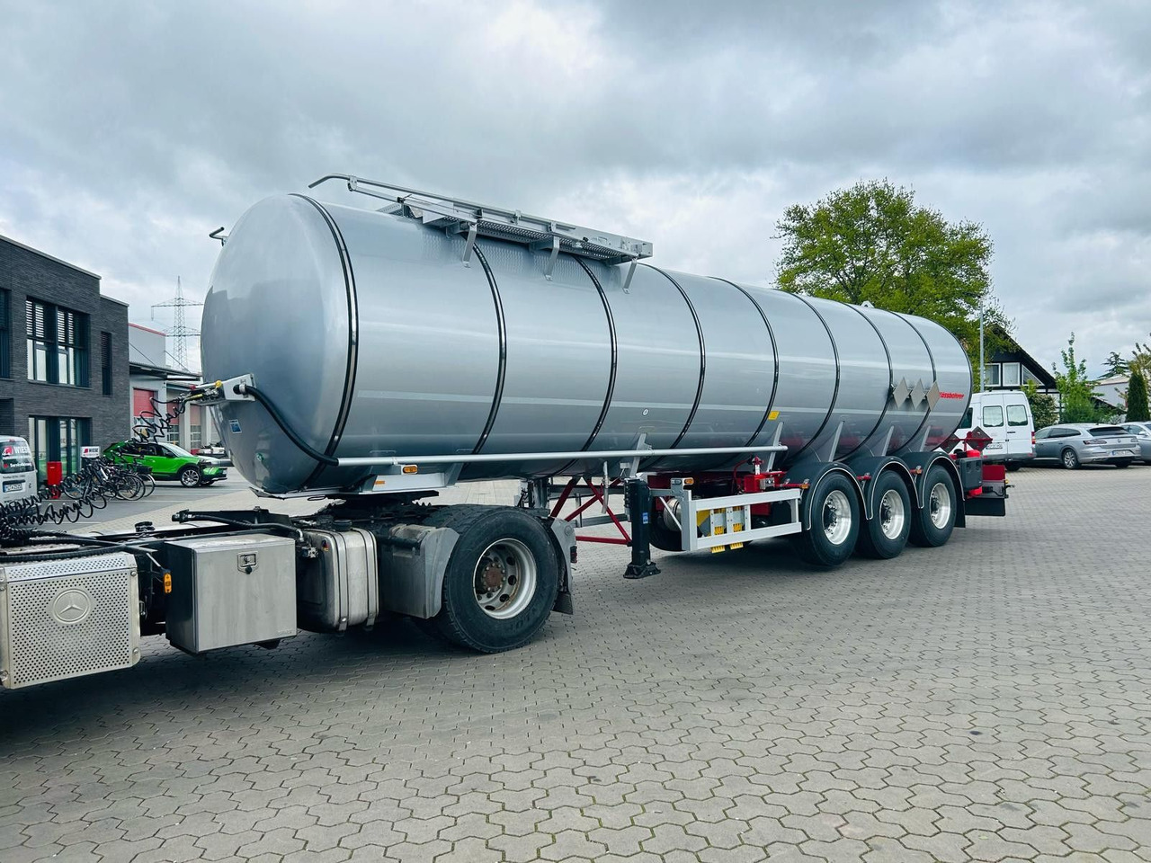 Kässbohrer STS.SS Edelstahl Tankauflieger Bitumen 32m³ - Tanker semi-trailer: picture 2 Kässbohrer STS.SS Edelstahl Tankauflieger Bitumen 32m³ - Tanker semi-trailer: picture 2
