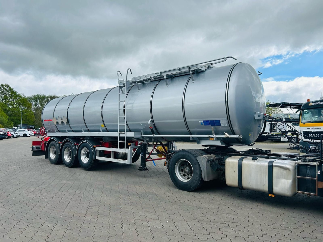 Kässbohrer STS.SS Edelstahl Tankauflieger Bitumen 32m³ - Tanker semi-trailer: picture 3 Kässbohrer STS.SS Edelstahl Tankauflieger Bitumen 32m³ - Tanker semi-trailer: picture 3