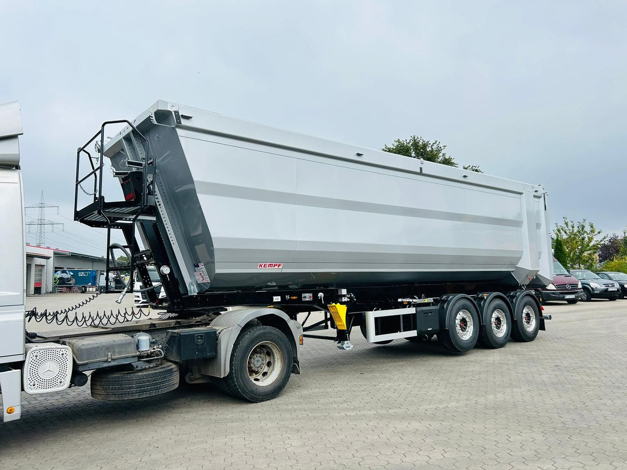 Kempf SKM 36/3 SR-Membran Stahl Halbrundmulde 50m³ - Tipper semi-trailer: picture 4 Kempf SKM 36/3 SR-Membran Stahl Halbrundmulde 50m³ - Tipper semi-trailer: picture 4
