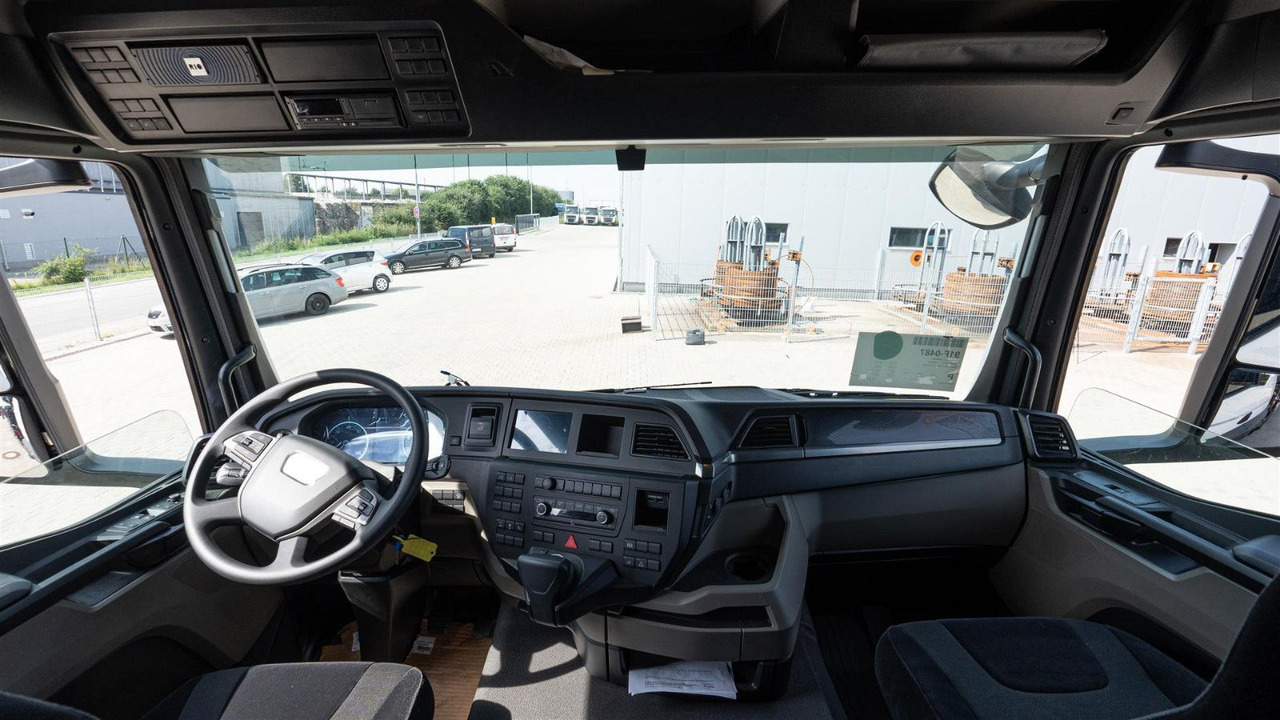 MAN 35.470 8x2 Kran F710 RA2.26 - Dropside/ Flatbed truck, Crane truck: picture 3 MAN 35.470 8x2 Kran F710 RA2.26 - Dropside/ Flatbed truck, Crane truck: picture 3