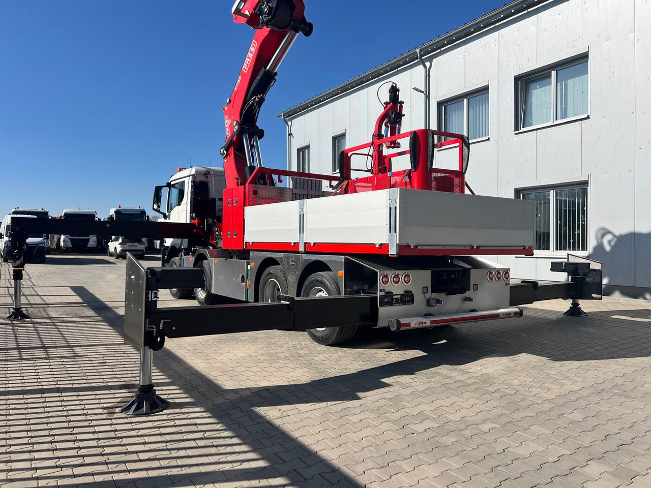 MAN 8x4 mit F1150RA.2.28 L616 Winde, 2.per. Korb - Dropside/ Flatbed truck, Crane truck: picture 3 MAN 8x4 mit F1150RA.2.28 L616 Winde, 2.per. Korb - Dropside/ Flatbed truck, Crane truck: picture 3