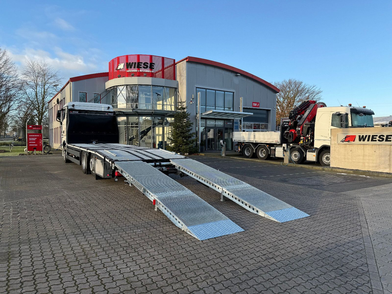 MAN Baumaschinen- Arbeitsbühnentransporter Rampen - Car transporter truck: picture 1 MAN Baumaschinen- Arbeitsbühnentransporter Rampen - Car transporter truck: picture 1