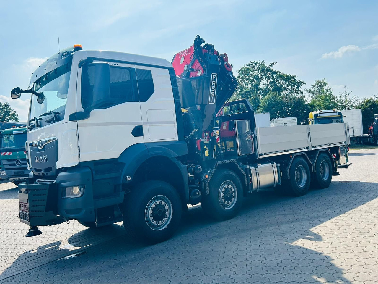 MAN TGS 41.520 8x8 mit Fassi Ladekran F710RA.2.26 - Dropside/ Flatbed truck: picture 5 MAN TGS 41.520 8x8 mit Fassi Ladekran F710RA.2.26 - Dropside/ Flatbed truck: picture 5
