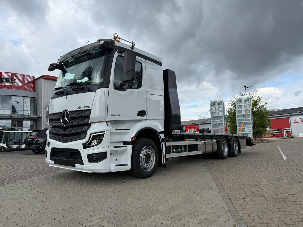Mercedes-Benz Actros mit Rampen, Maschinentransporter - Car transporter truck: picture 1 Mercedes-Benz Actros mit Rampen, Maschinentransporter - Car transporter truck: picture 1